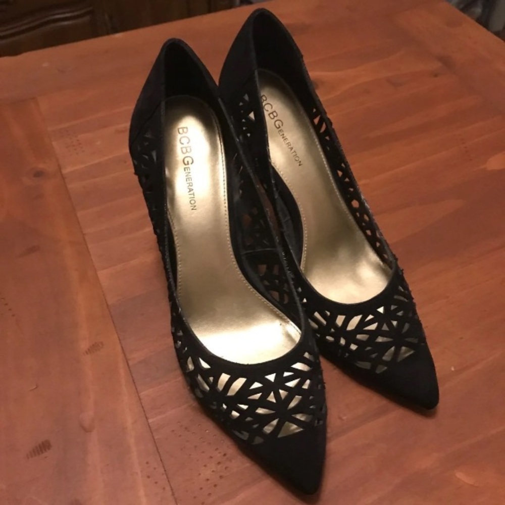 BCBG GENERATION BLACK SUEDE HEELS